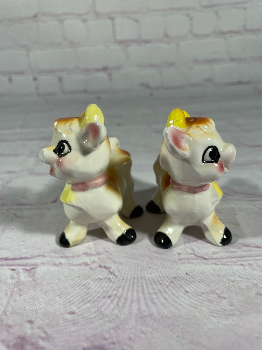 Vintage Elsie The Cow Ceramic Salt and Pepper Shaker Pair - Picture 4 of 6